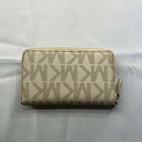 Michael Kors Wallet - Picture 3 of 6